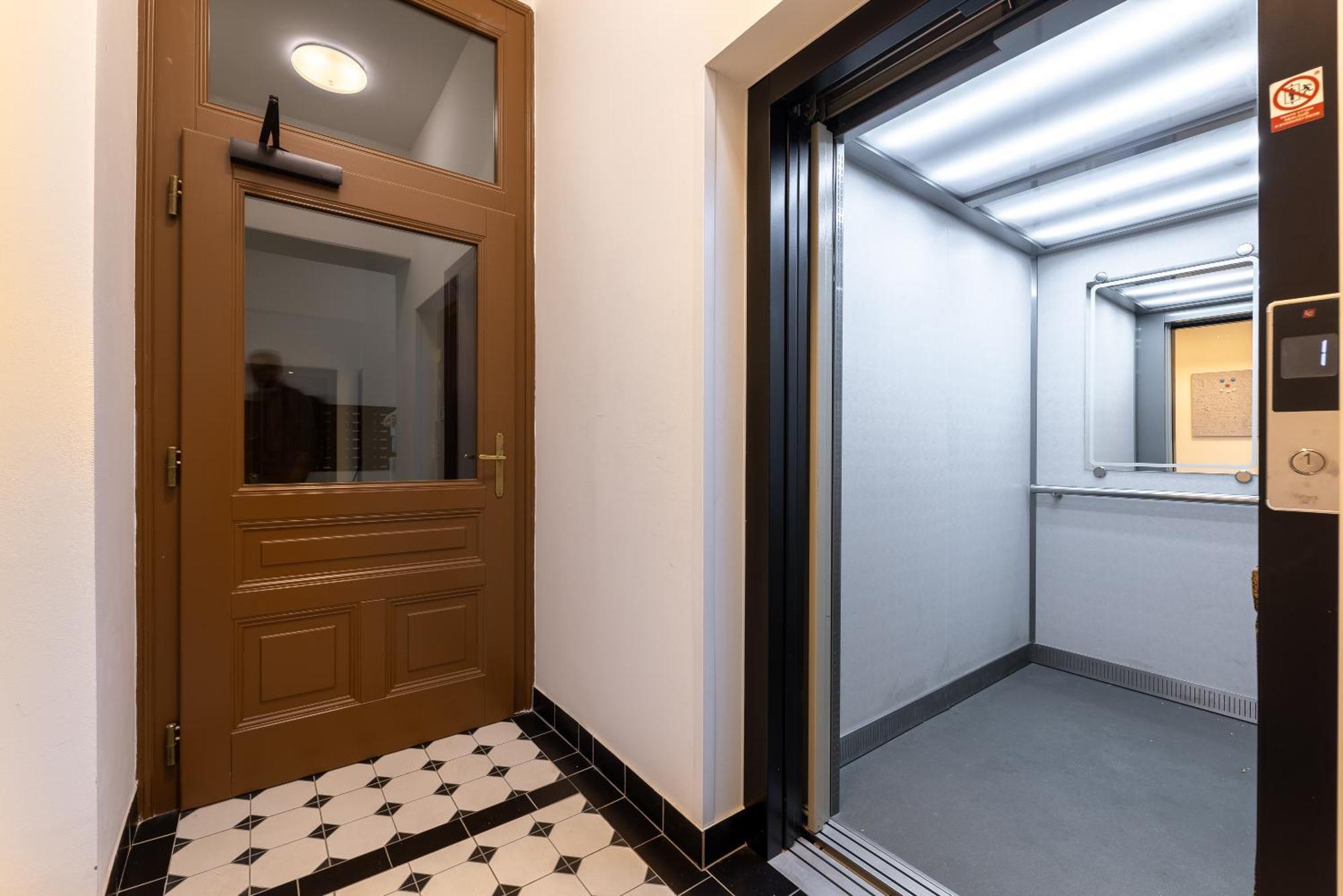 Modern Urban Room In The City Center Of Prague Ngoại thất bức ảnh