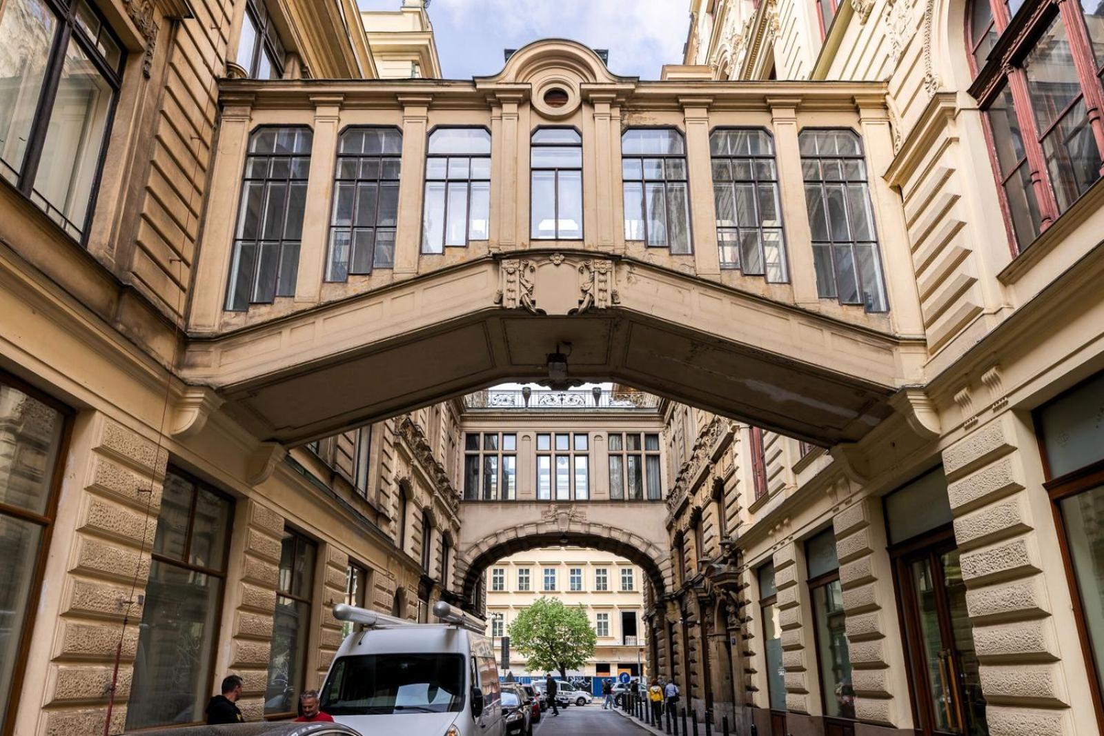 Modern Urban Room In The City Center Of Prague Ngoại thất bức ảnh